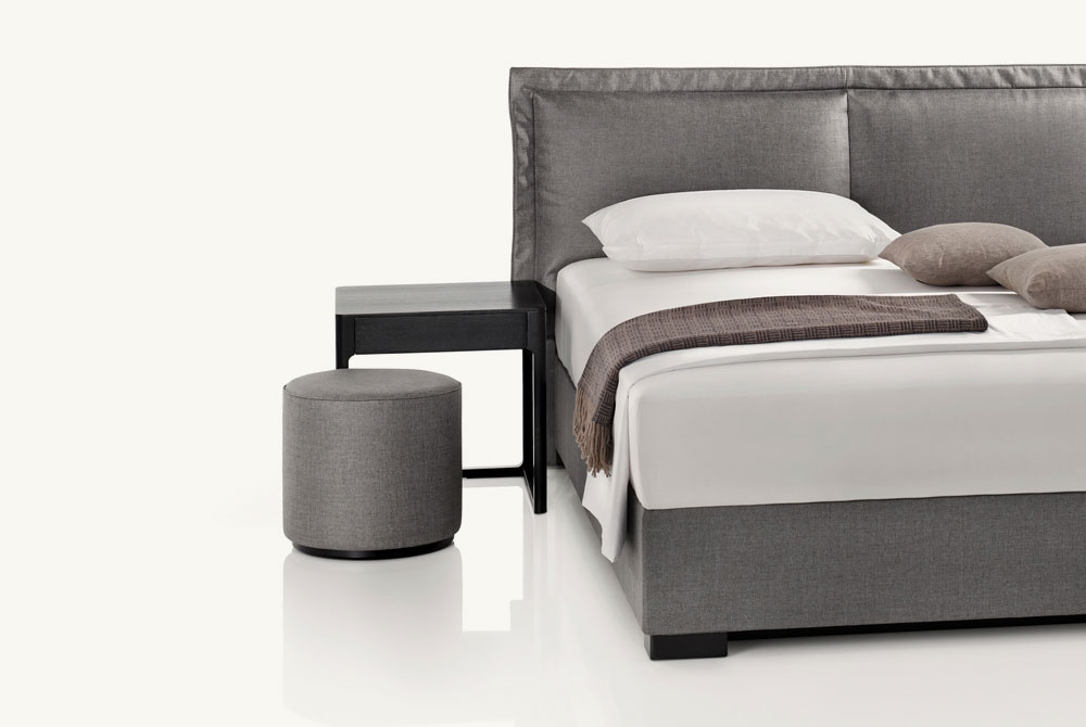 Pillow produced by 
Wittmann 2010
headboard with upholstered/
wooden stool 
photo: Wittmann