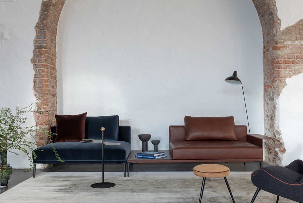 Playtime modular sofa 
produced by Wittmann 2020 
leather&textile, metal legs
photo: Wittmann
