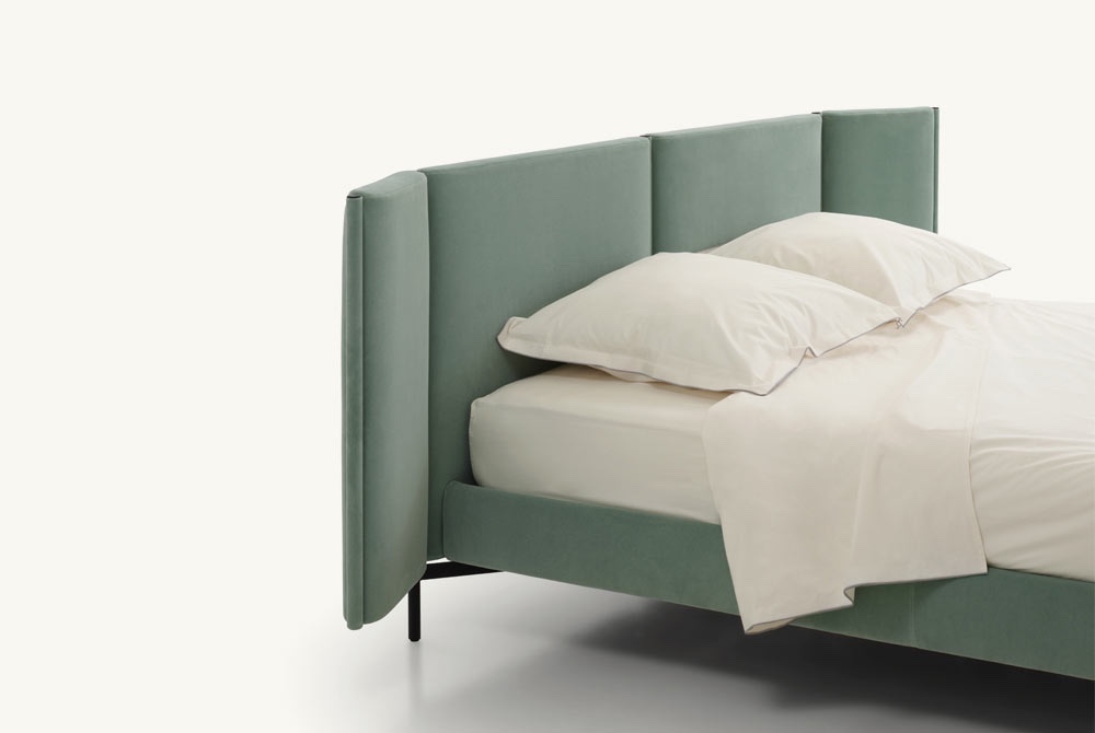 Hypna produced by
Ligne Roset 2023
upholstered bed with "paravent-like" headboard and moveable side parts
photo: Ligne Roset